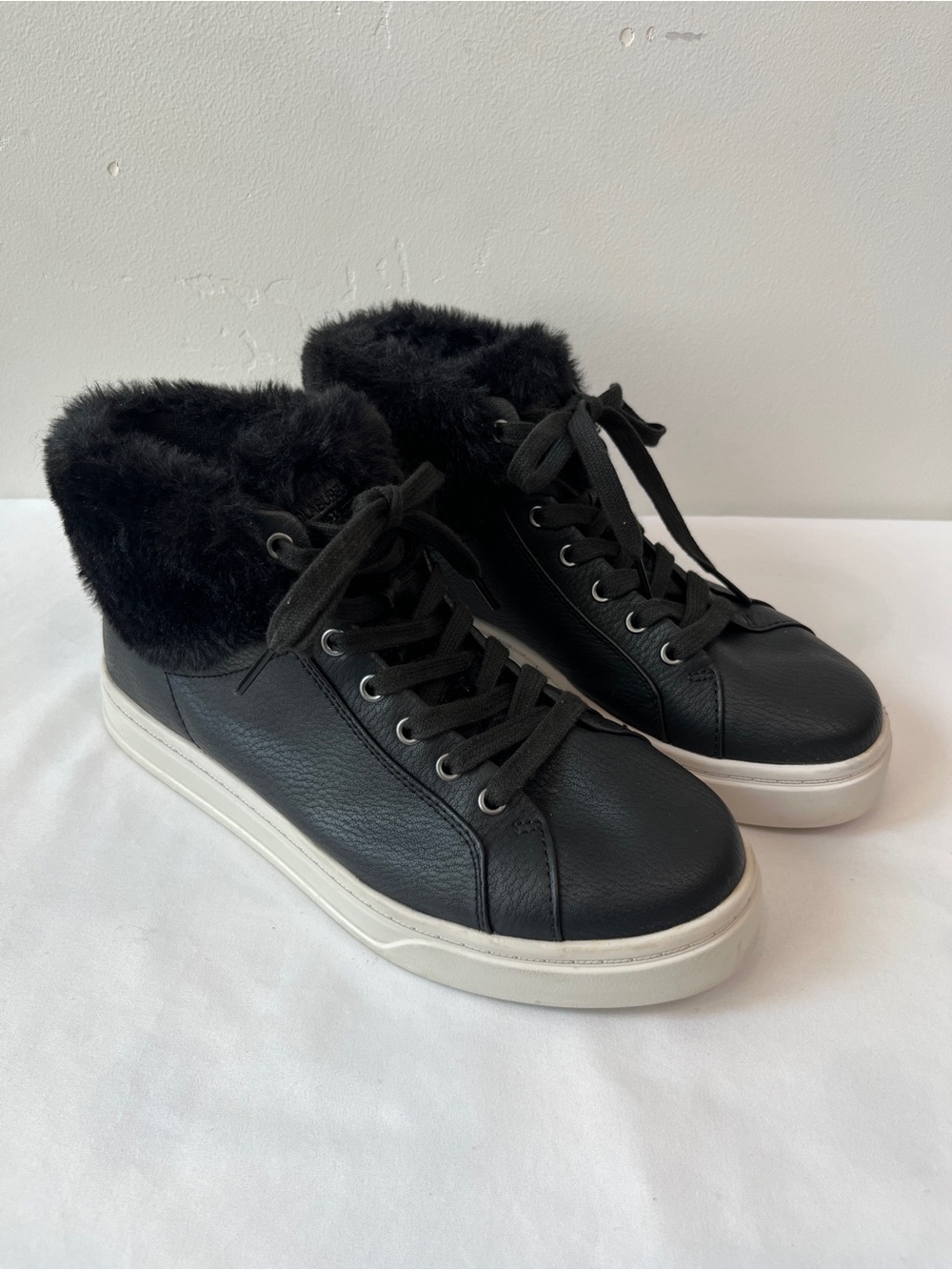 Koolaburra by UGG Sundell Fuzz Chukka Sneaker Boots Black Womens Size 7